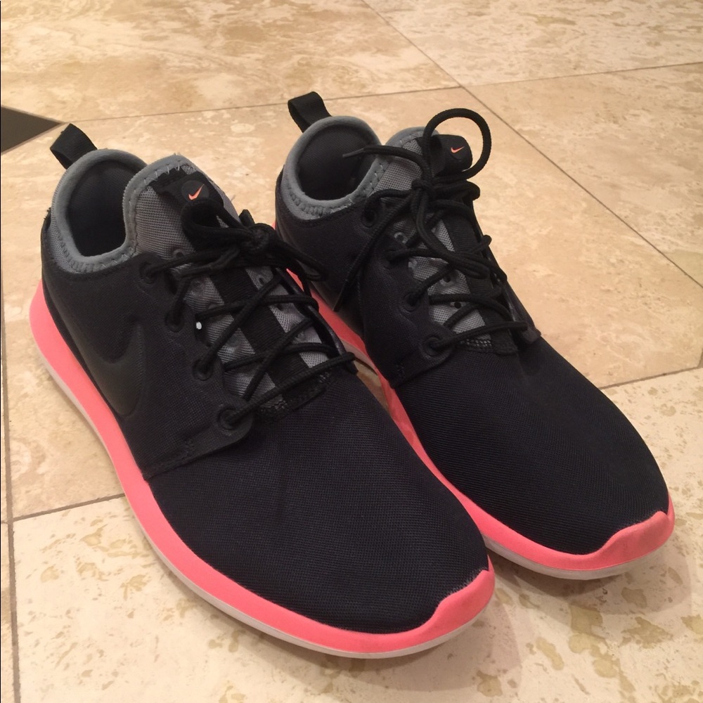 Nike Tennis Shoes